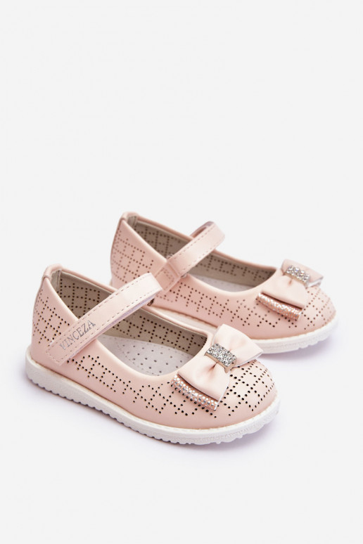 Belles ballerines pour enfants avec un ruban rose Halle Belles ballerines pour enfants avec un ruban rose Halle