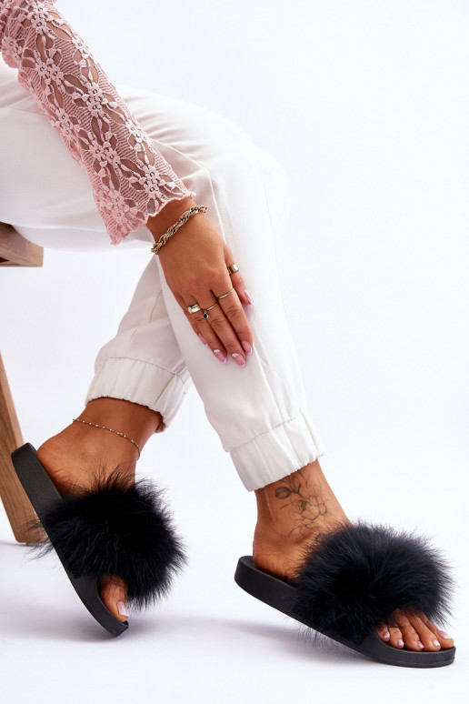 Stilvolle Gummipantoffeln mit Fell in der Farbe Schwarz von Lucrece