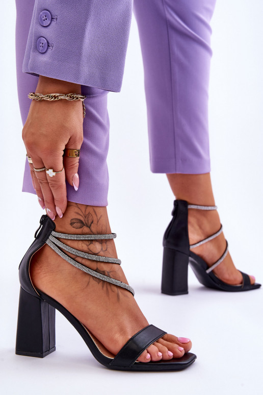 sandales à la mode avec des yeux pétillants de couleur noire Carma