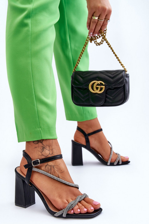 Damessandalen met glinsterende oogjes met hak in zwart Carlotta