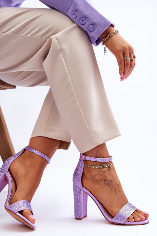 Elegante Sandaletten mit glitzernden Ösen in der Farbe Violett Idealistic