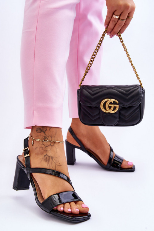 Sandalen met hak en lakeffect in zwart Carrie Sandalen met hak en lakeffect in zwart Carrie