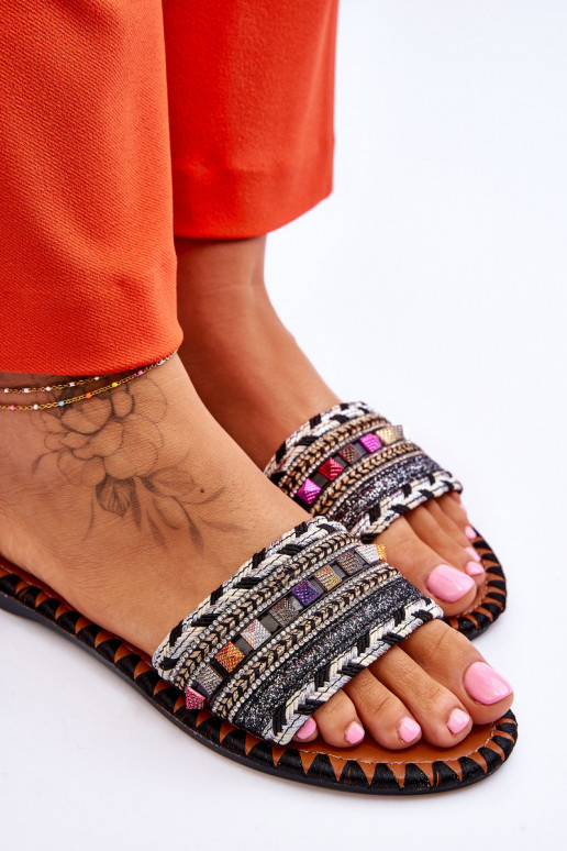 Chaussons décorés de couleur noire Bellisa