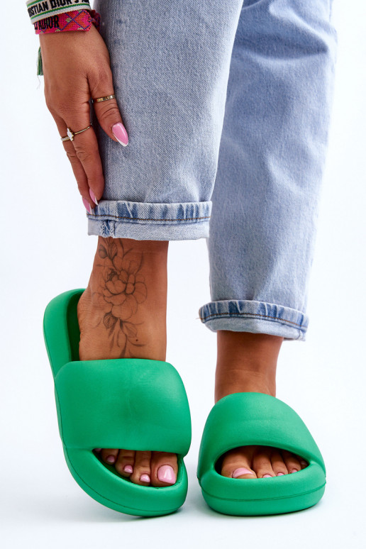 Chaussons légers à semelle plaquée or en vert Milton