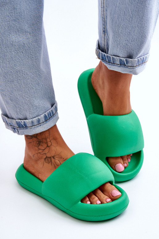 Chaussons légers à semelle plaquée or en vert Milton