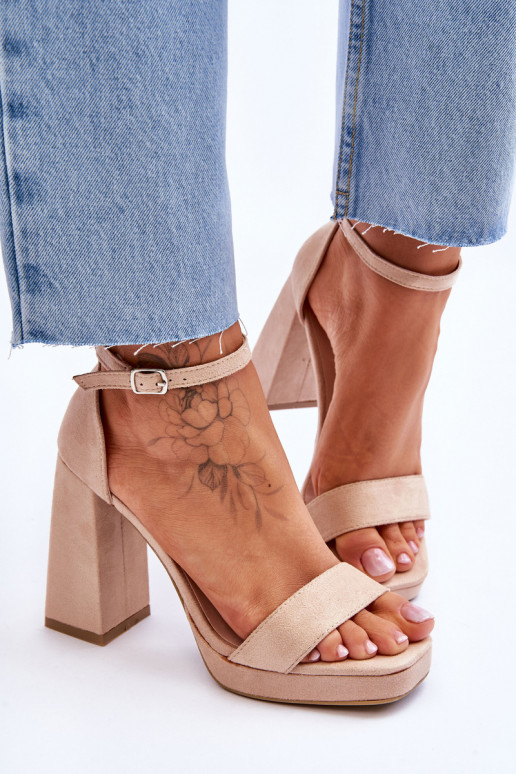 Talons hauts en daim beiges à bout carré Merila