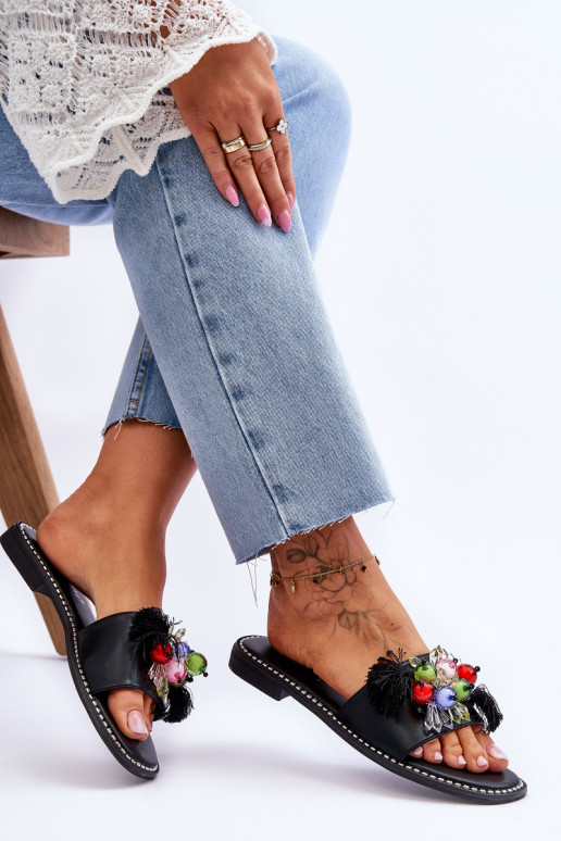 Slippers met decoratieve kralen S.Barski KV-2775-47 zwarte kleur Slippers met decoratieve kralen S.Barski KV-2775-47 zwarte kleur