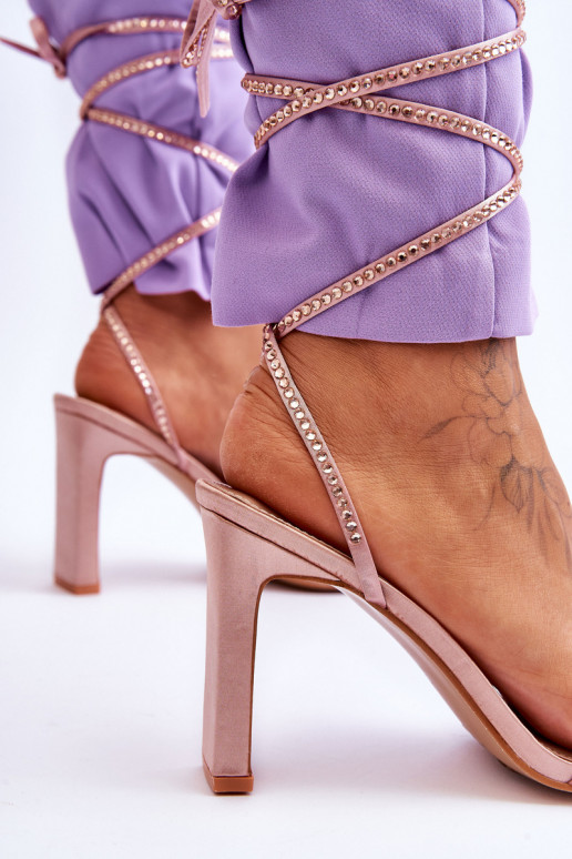 Sandales élégantes à lacets et rivets Nude Nessy