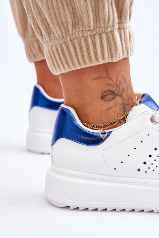 Sportschuhe in weiß-blauer Farbe. Seien Sie der Erste!