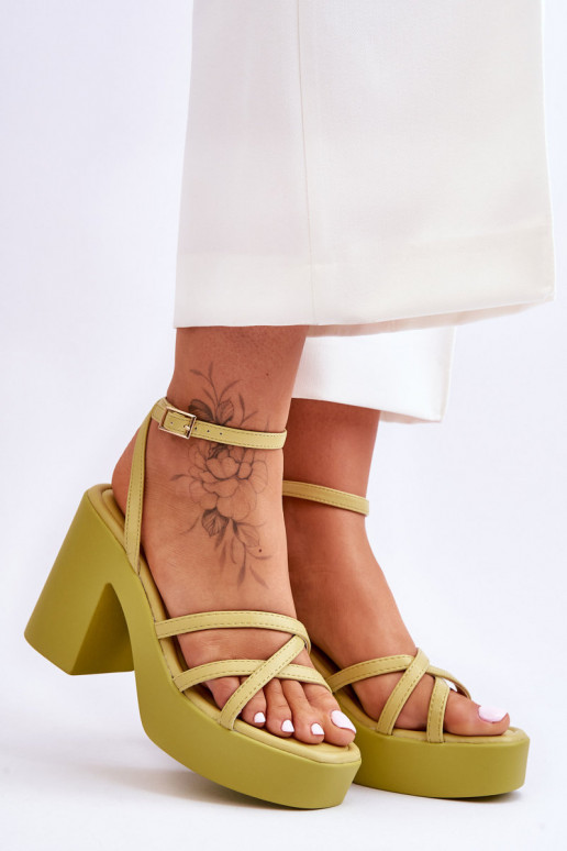 Élégantes sandales à talons hauts et brides Shemira