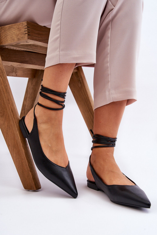 Turriso puntige veterschoenen in zwart Turriso puntige veterschoenen in zwart