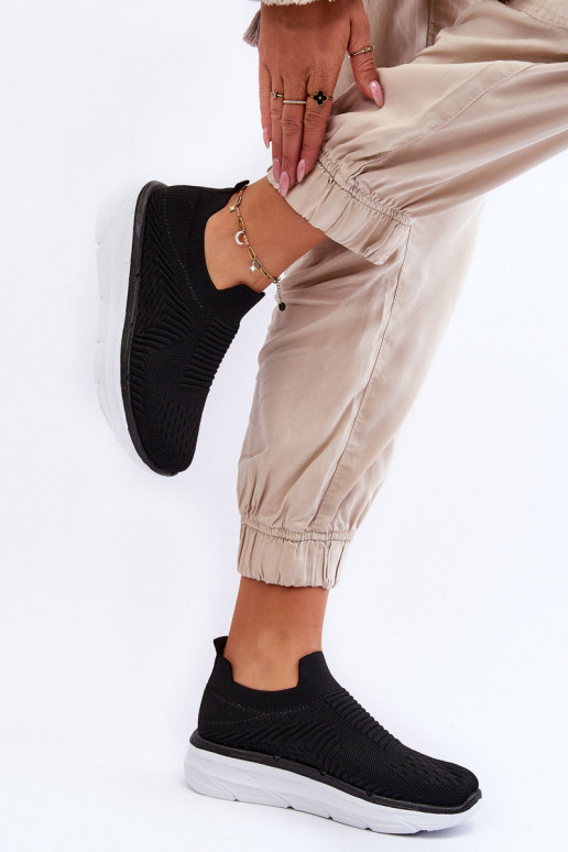 Chaussures de sport du modèle résistant de couleur noire Ferive