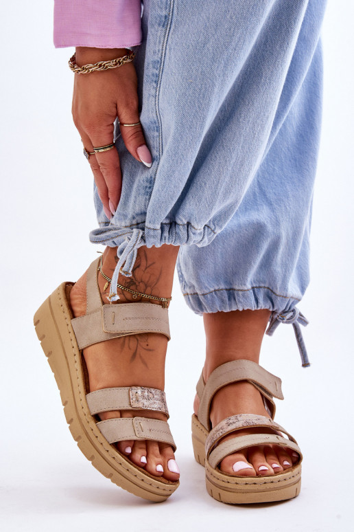 Sandalen met zelfklevende sluiting beige frisse look Sandalen met zelfklevende sluiting beige frisse look