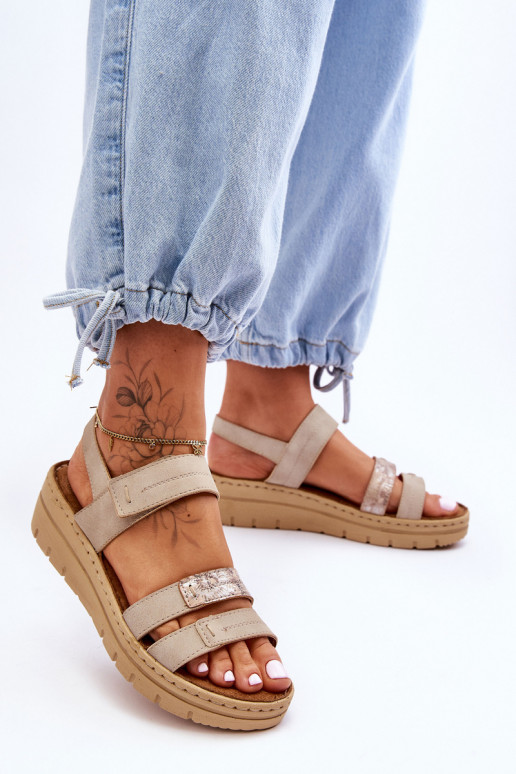 Sandalen met zelfklevende sluiting beige frisse look Sandalen met zelfklevende sluiting beige frisse look