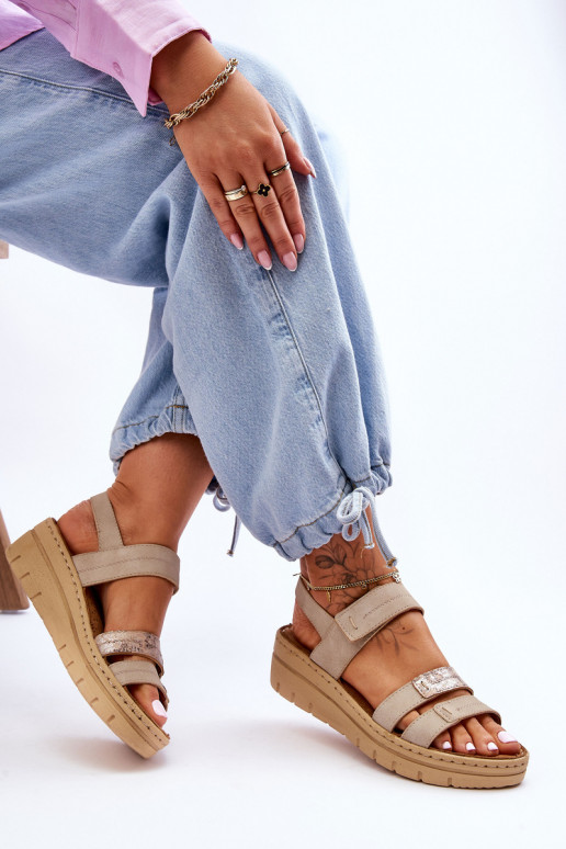 Sandalen met zelfklevende sluiting beige frisse look Sandalen met zelfklevende sluiting beige frisse look