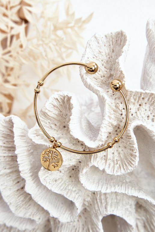 Le bracelet est en or Le bracelet est en or