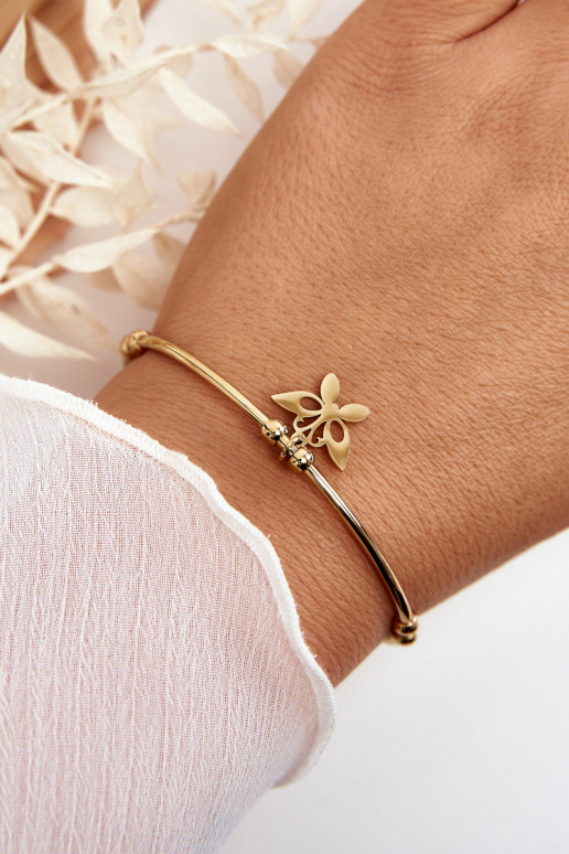 Le bracelet est en or Le bracelet est en or