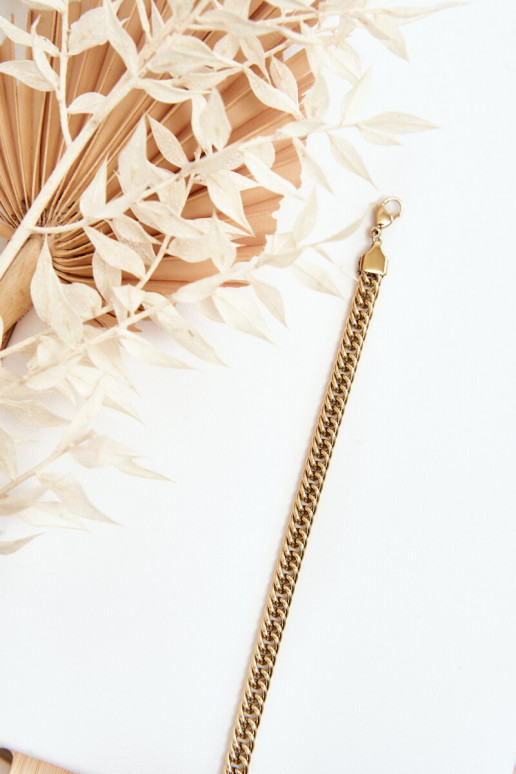 Das Armband ist aus Gold