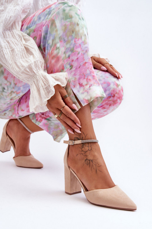 Wildlederschuhe mit funkelnden Ösen in der Farbe Beige Diamond Wildlederschuhe mit funkelnden Ösen in der Farbe Beige Diamond