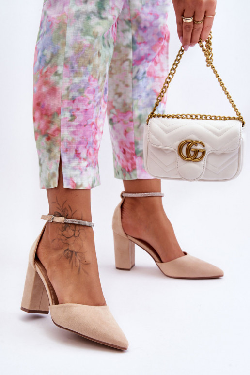 Wildlederschuhe mit funkelnden Ösen in der Farbe Beige Diamond Wildlederschuhe mit funkelnden Ösen in der Farbe Beige Diamond