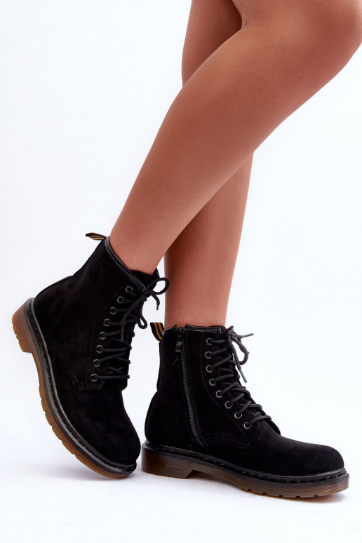 Wildlederstiefel mit breiten Absätzen in der Farbe Schwarz von Asteoris Wildlederstiefel mit breiten Absätzen in der Farbe Schwarz von Asteoris