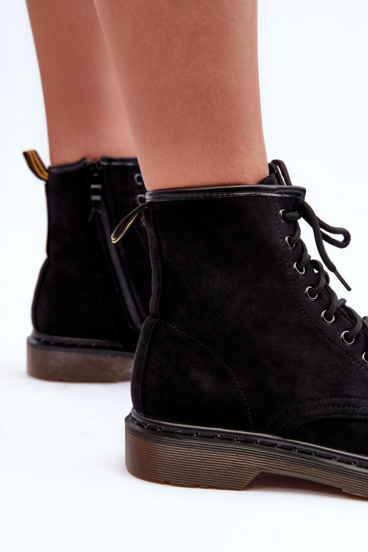 Bottines en daim à talons larges couleur noir Asteoris Bottines en daim à talons larges couleur noir Asteoris