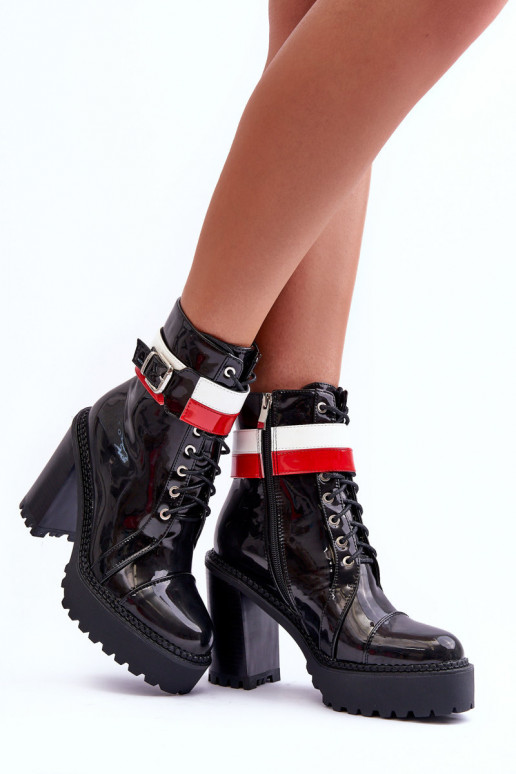 Laarzen met hak in de kleur zwart Adrijana Laarzen met hak in de kleur zwart Adrijana