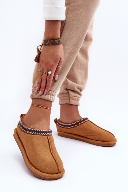 Chaussons Polinna en daim marron avec fourrure Chaussons Polinna en daim marron avec fourrure