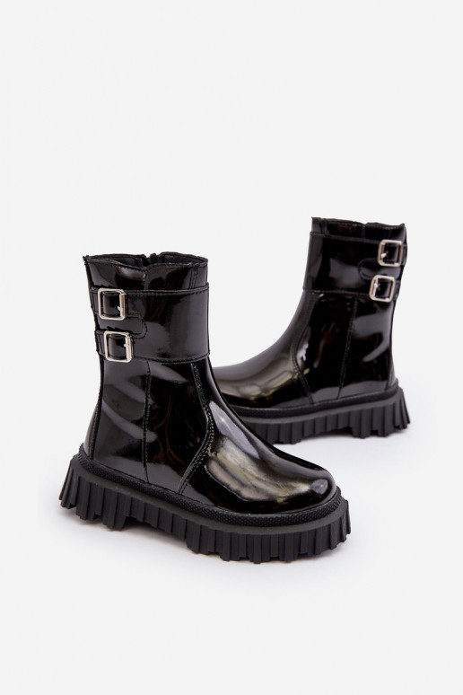 Kinderstiefel mit Lackeffekt und Schnallen in der Farbe Schwarz Chloraia Kinderstiefel mit Lackeffekt und Schnallen in der Farbe Schwarz Chloraia