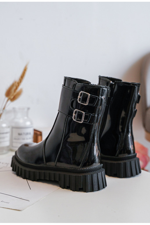 Kinderstiefel mit Lackeffekt und Schnallen in der Farbe Schwarz Chloraia Kinderstiefel mit Lackeffekt und Schnallen in der Farbe Schwarz Chloraia
