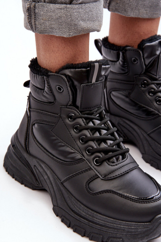 Gewärmte Sportschuhe mit Schnürsenkeln in der Farbe Schwarz von Dejana Gewärmte Sportschuhe mit Schnürsenkeln in der Farbe Schwarz von Dejana