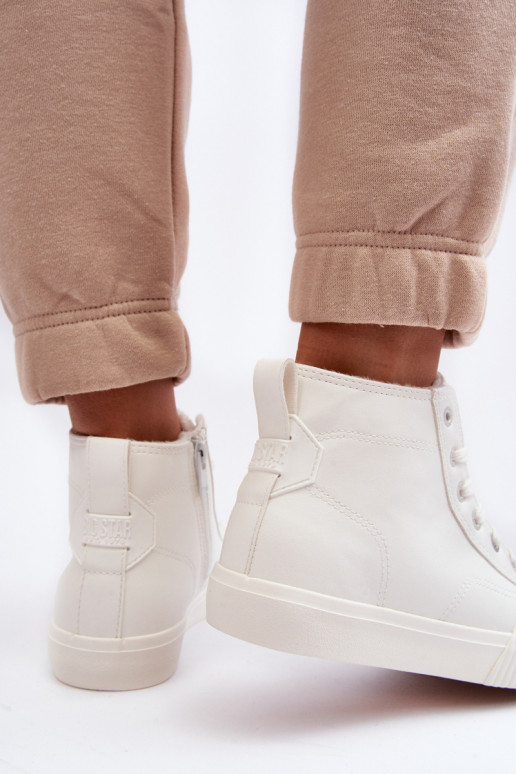 Chaussures de loisirs chauffées avec fermetures éclair de couleur blanche Big Star MM274017 Chaussures de loisirs chauffées avec fermetures éclair de couleur blanche Big Star MM274017