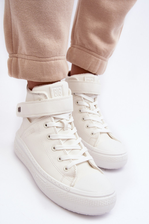 Freizeitschuhe erwärmt mit Plateau Big Star weiß Farbe MM274006