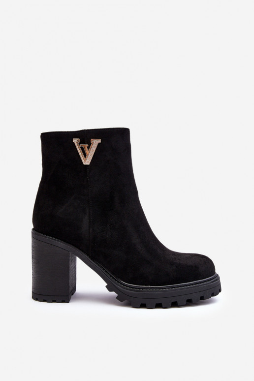 Bottines en daim avec ornements en noir Strong