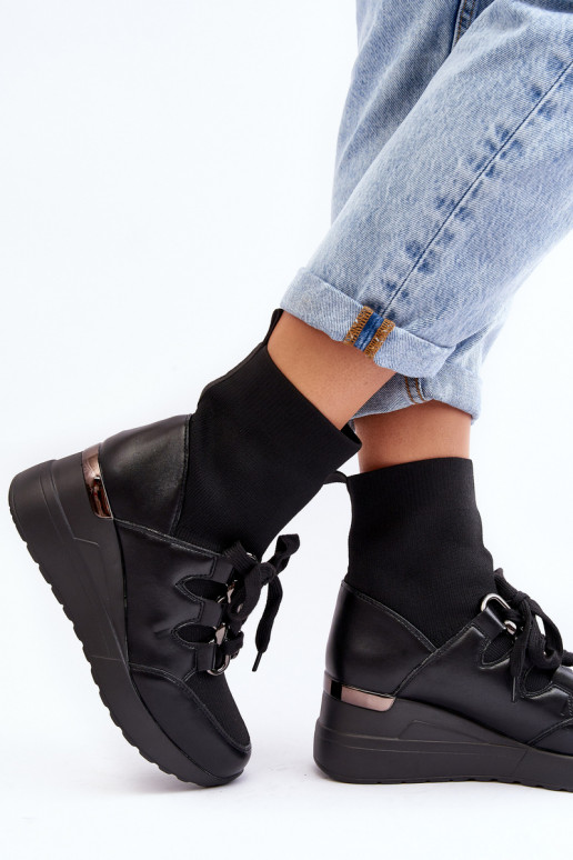 Laarzen met een sokachtige zool in de zwarte kleur Helladina Laarzen met een sokachtige zool in de zwarte kleur Helladina