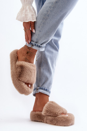 avec un manteau de fourrure Chaussons Féminin beige Biella
