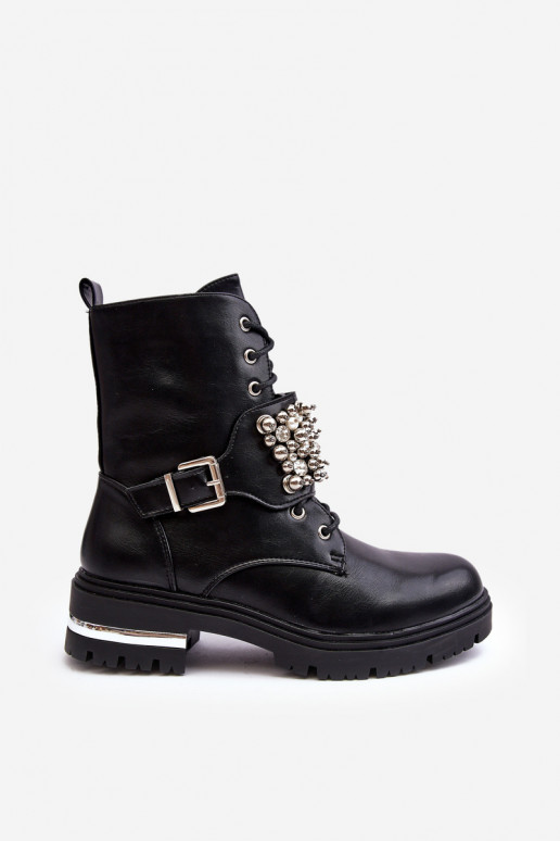 Beheizte Stiefel. Verziert in schwarzer Farbe. Lennen Beheizte Stiefel. Verziert in schwarzer Farbe. Lennen