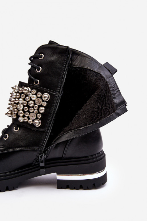 Beheizte Stiefel. Verziert in schwarzer Farbe. Lennen Beheizte Stiefel. Verziert in schwarzer Farbe. Lennen