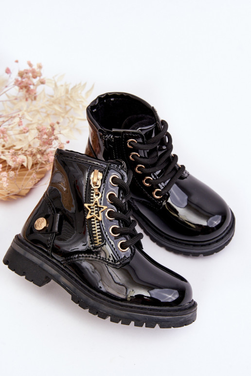 Kinderstiefel mit Lackeffekt und warmen Reißverschlüssen in der schwarzen Farbe Felori Kinderstiefel mit Lackeffekt und warmen Reißverschlüssen in der schwarzen Farbe Felori