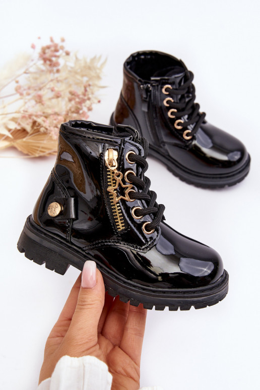 Kinderstiefel mit Lackeffekt und warmen Reißverschlüssen in der schwarzen Farbe Felori Kinderstiefel mit Lackeffekt und warmen Reißverschlüssen in der schwarzen Farbe Felori