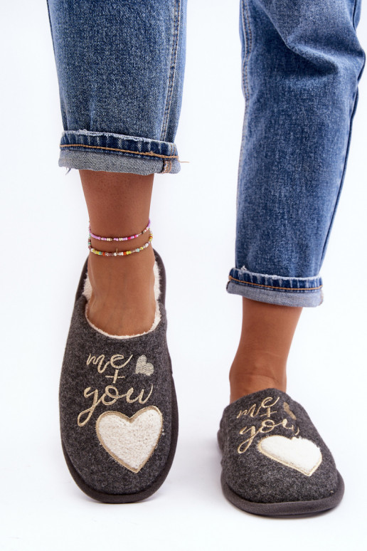 Mabira, een klassiek model, wordt opgewarmd door een stoer model in grijze kleur Mabira, een klassiek model, wordt opgewarmd door een stoer model in grijze kleur