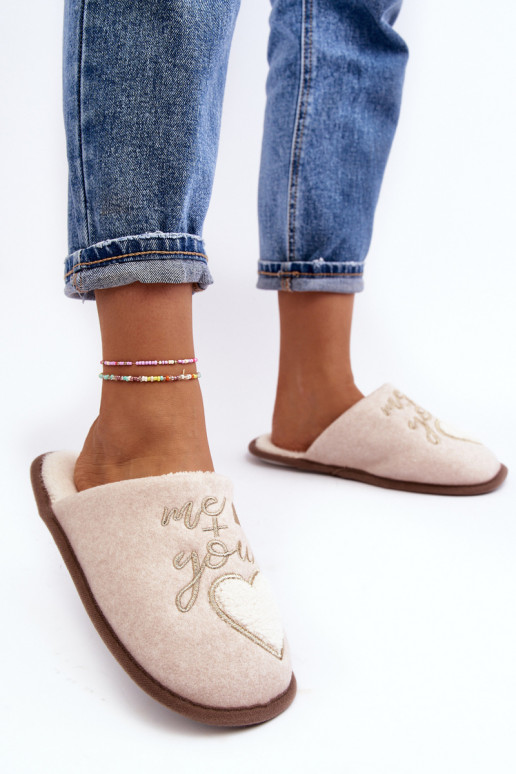 Klassiek model Slippers Warme beige kleur Mabira van het resistente model Klassiek model Slippers Warme beige kleur Mabira van het resistente model