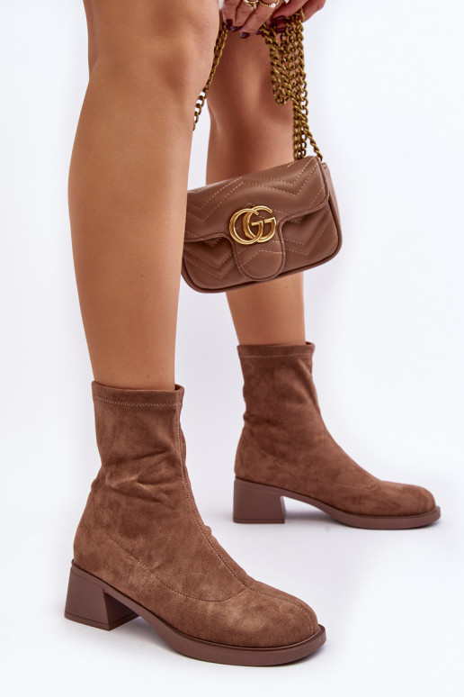 Dameslaarzen met lage hak in de bruine kleur Aphroteia Dameslaarzen met lage hak in de bruine kleur Aphroteia