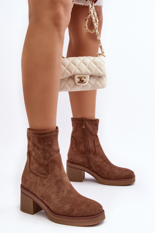 Stiefel mit hohen Absätzen in brauner Farbe Argastis Stiefel mit hohen Absätzen in brauner Farbe Argastis