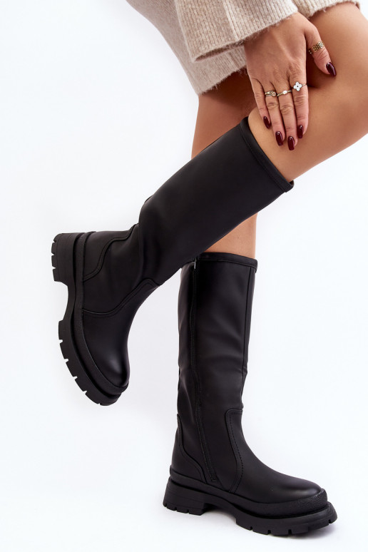 Warme Stiefel mit breiten Absätzen in der Farbe Schwarz von Desiren Warme Stiefel mit breiten Absätzen in der Farbe Schwarz von Desiren