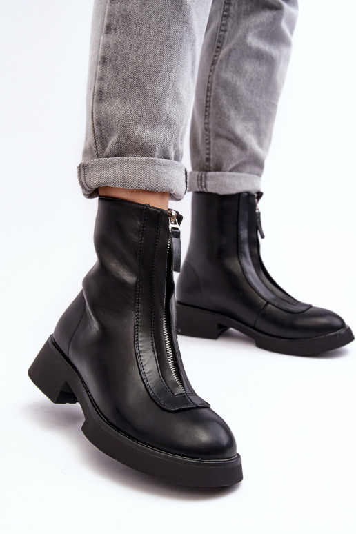 Stiefel mit breiten Absätzen und Reißverschlüssen in der Farbe Schwarz von Elkasa Stiefel mit breiten Absätzen und Reißverschlüssen in der Farbe Schwarz von Elkasa