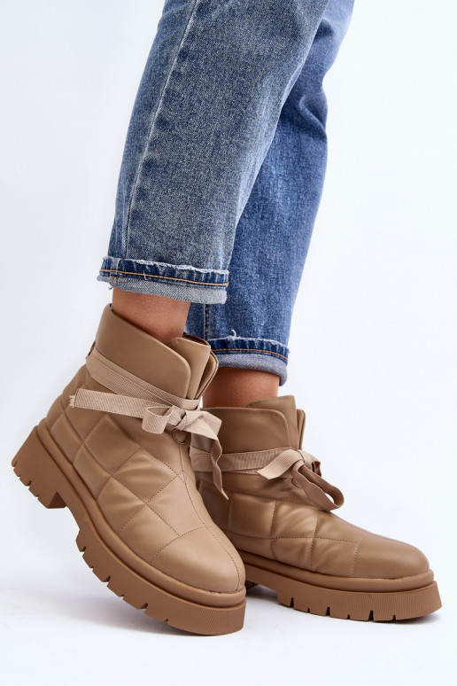 Stiefel mit Steppmuster in der Farbe Khaki von Bizzanti