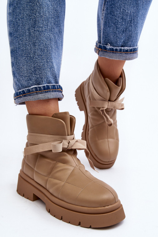 Stiefel mit Steppmuster in der Farbe Khaki von Bizzanti