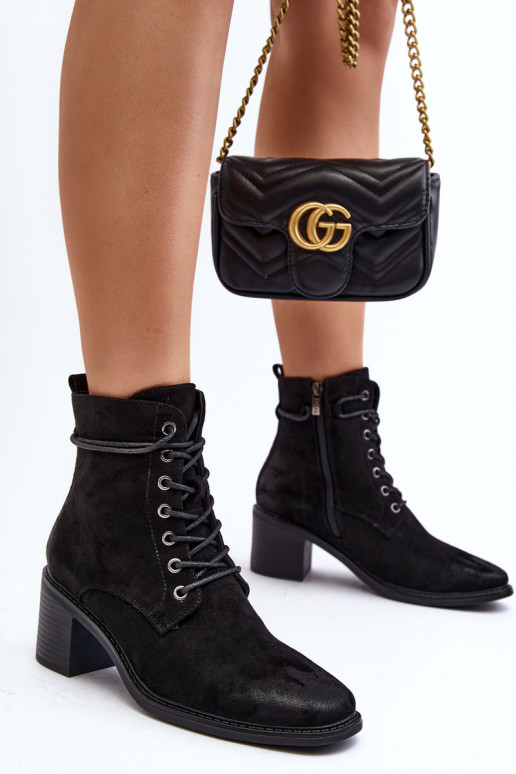 Laarzen met lage hak en veters in de zwarte kleur Serellia Laarzen met lage hak en veters in de zwarte kleur Serellia