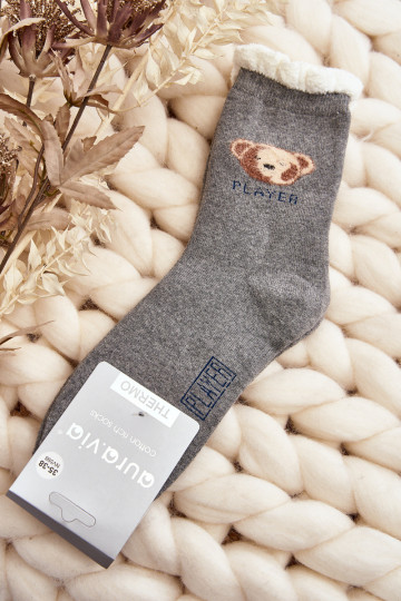 Les chaussettes sont grises